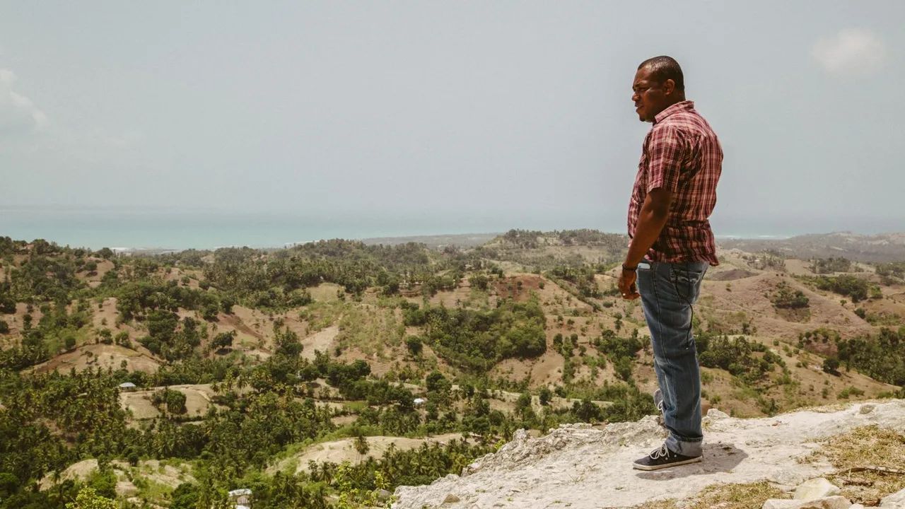 Person in einer Landschaft nach der Drittelregel platziert