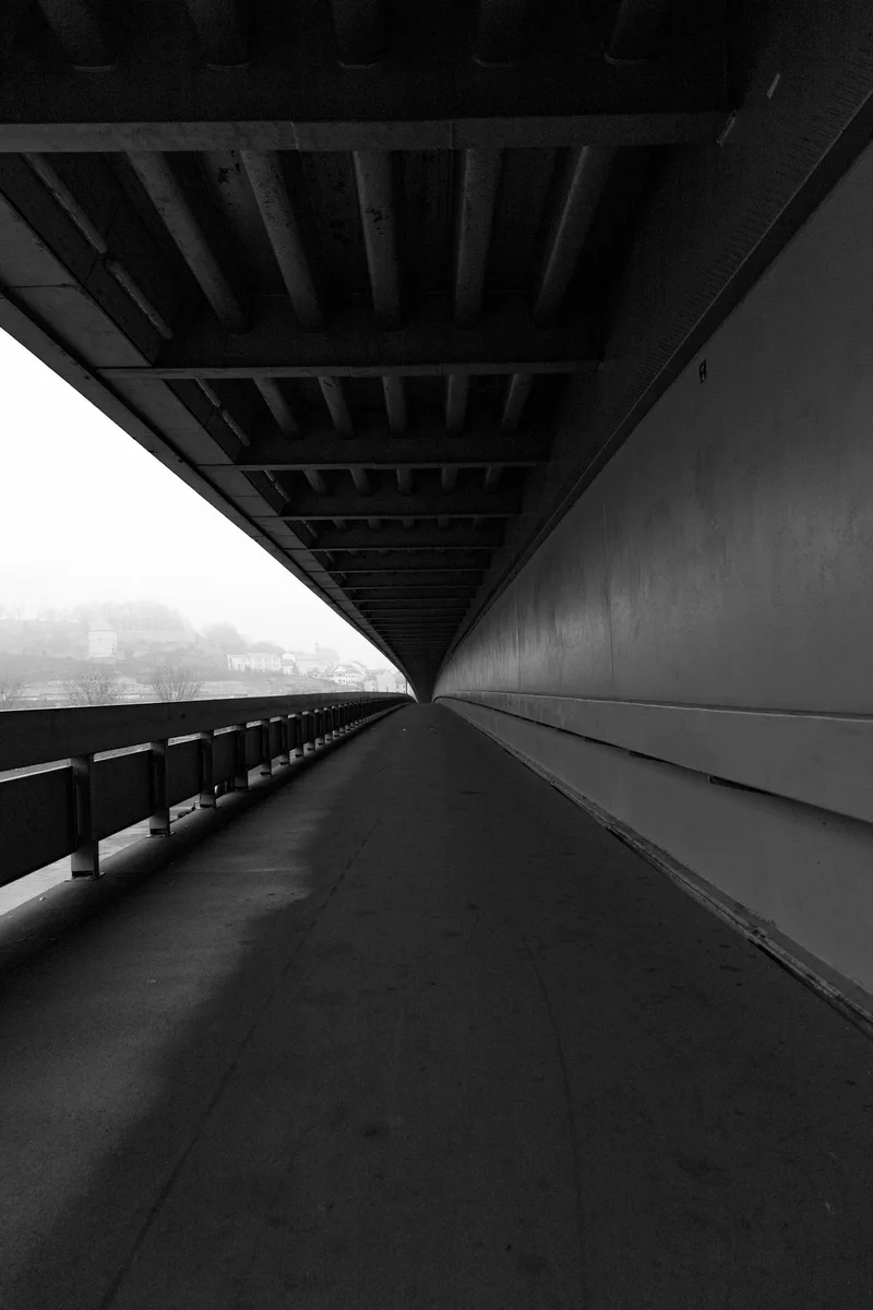 Brückentunnel mit klarer Perspektive