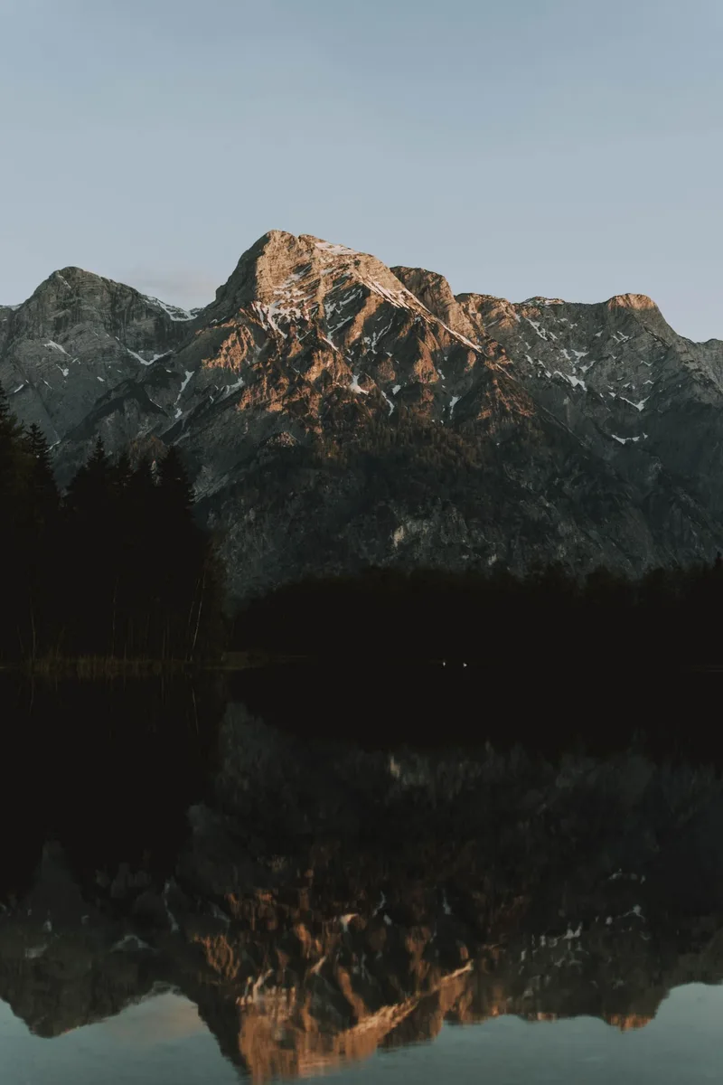 Berglandschaft mit Spiegelung in einem See